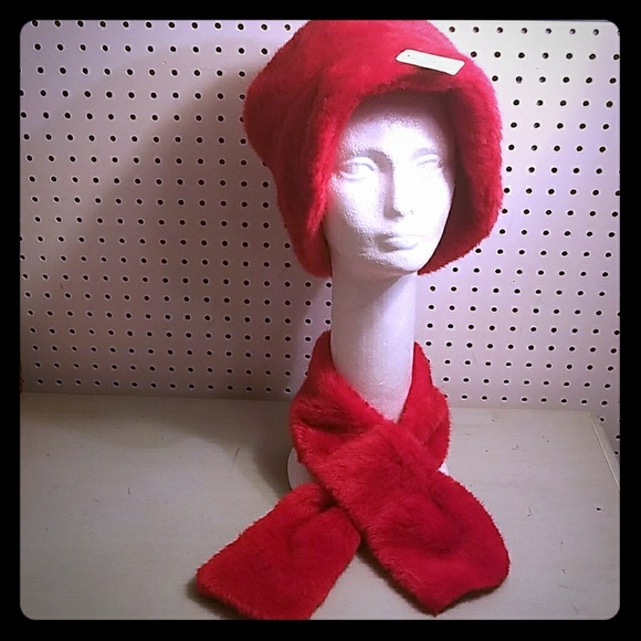 STYLE TRSNSFORMER Accessories - RED HAT AND MATCHING SCARF